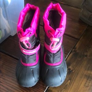 Toddler girls pink and black sorel 10